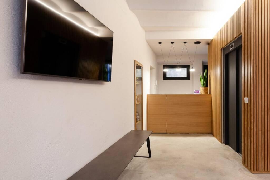 Velo Vern 1 Beautiful New Apartment 2 Bed Ensuite Girona Kültér fotó