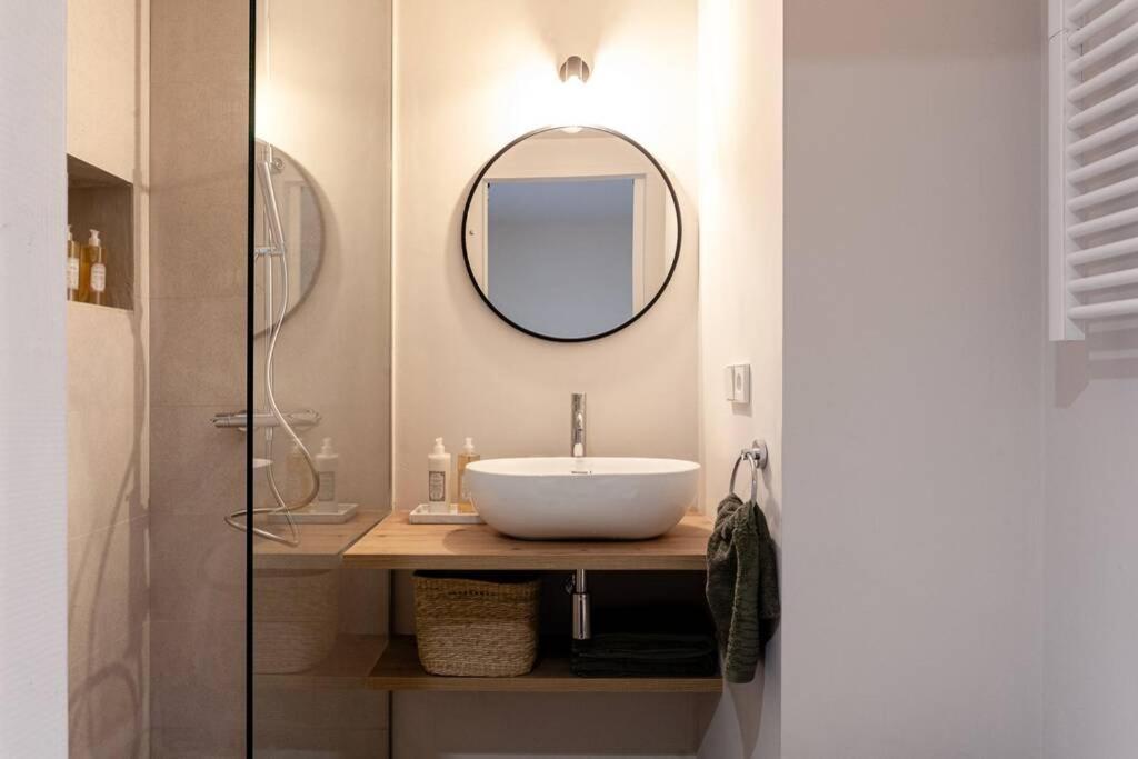 Velo Vern 1 Beautiful New Apartment 2 Bed Ensuite Girona Kültér fotó