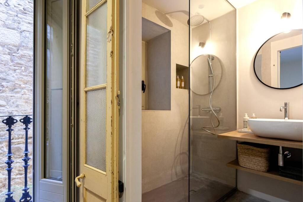 Velo Vern 1 Beautiful New Apartment 2 Bed Ensuite Girona Kültér fotó